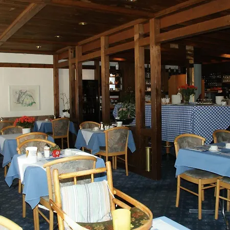Hotel & 3*