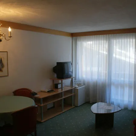 Hotel & 3*